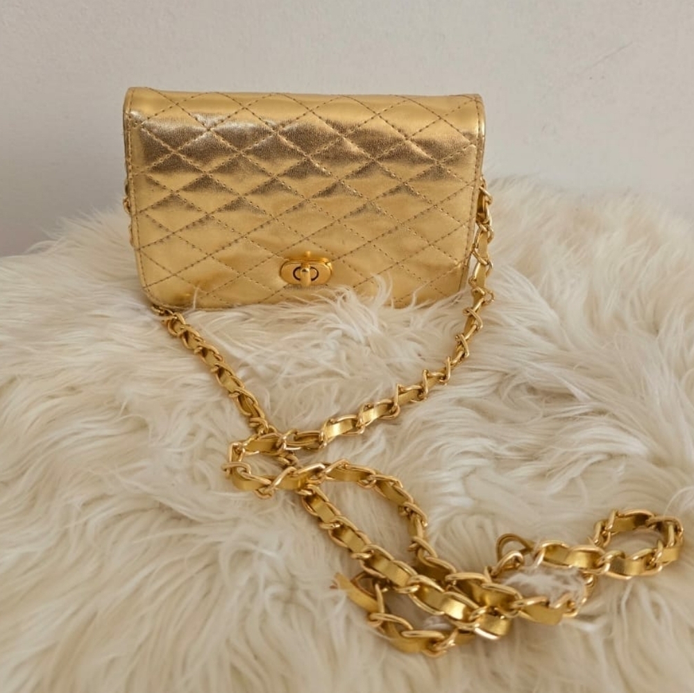 Chateau Vintage Gold Quilted Shoulder Bag Purse With Tassel Chain ๐ด